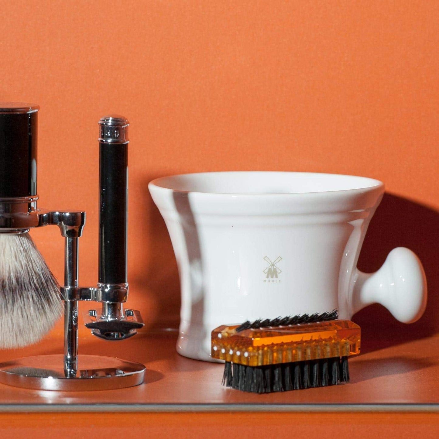 MUHLE White Porcelain Platinum Rim Shaving Mug – Shave Dish Accessory for Soaps and Creams, Modern White Design