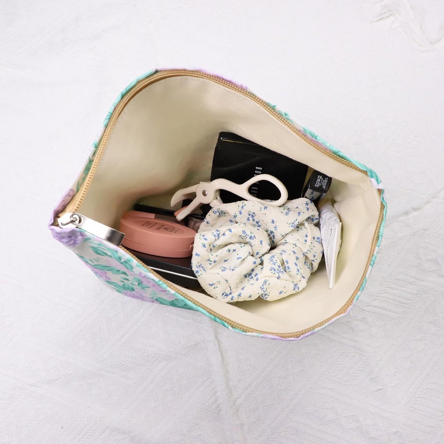 Wudygirl Makeup Bag Floral Cosmetic Bag Toiletry Bag for Women Large Capacity Makeup Pouch Canvas Pencil Pouch Cute Make up Organizer with Zipper (Light Purple Rose)