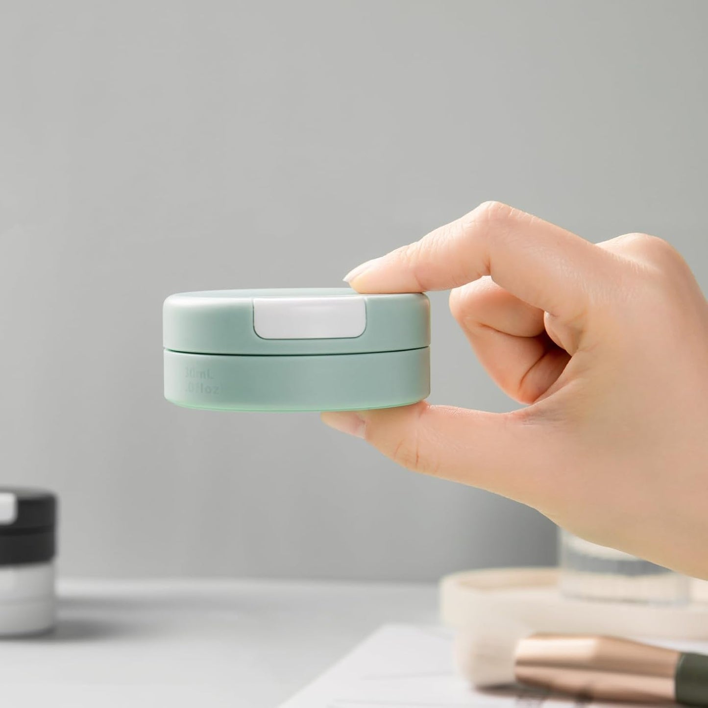 Travel Containers for Toiletries, Magnetic Travel Containers (30ml), TSA Approved Cream Jars with Toiletry Bag, Leak-proof Small Jars with Multiple Labels for Better Organization