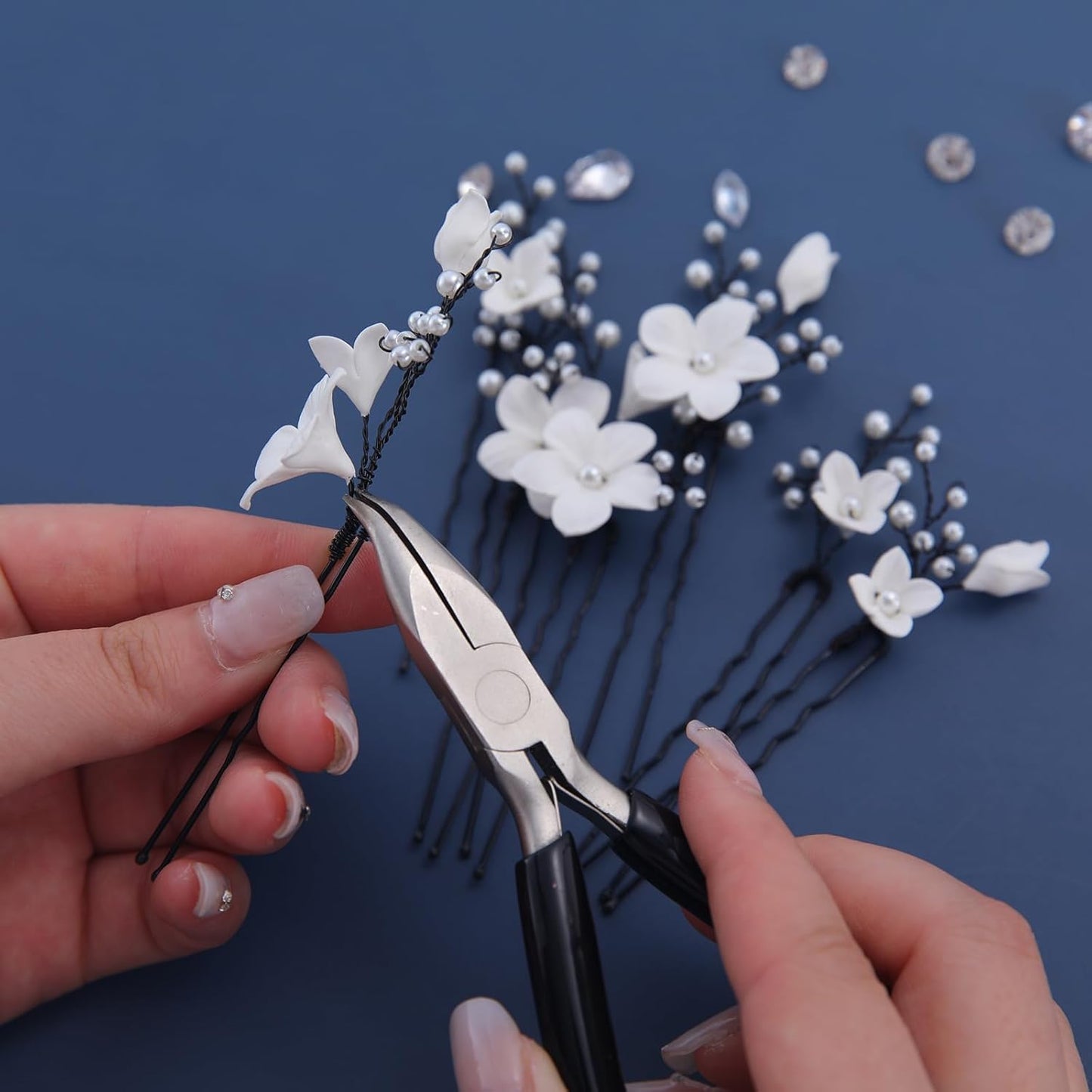 Handmade Bridal Wedding Hair Pins 7Pcs White Flower Pearls Hair Clips Bridal Wedding Hair Accessories for Women Girls Brides Bridesmaid