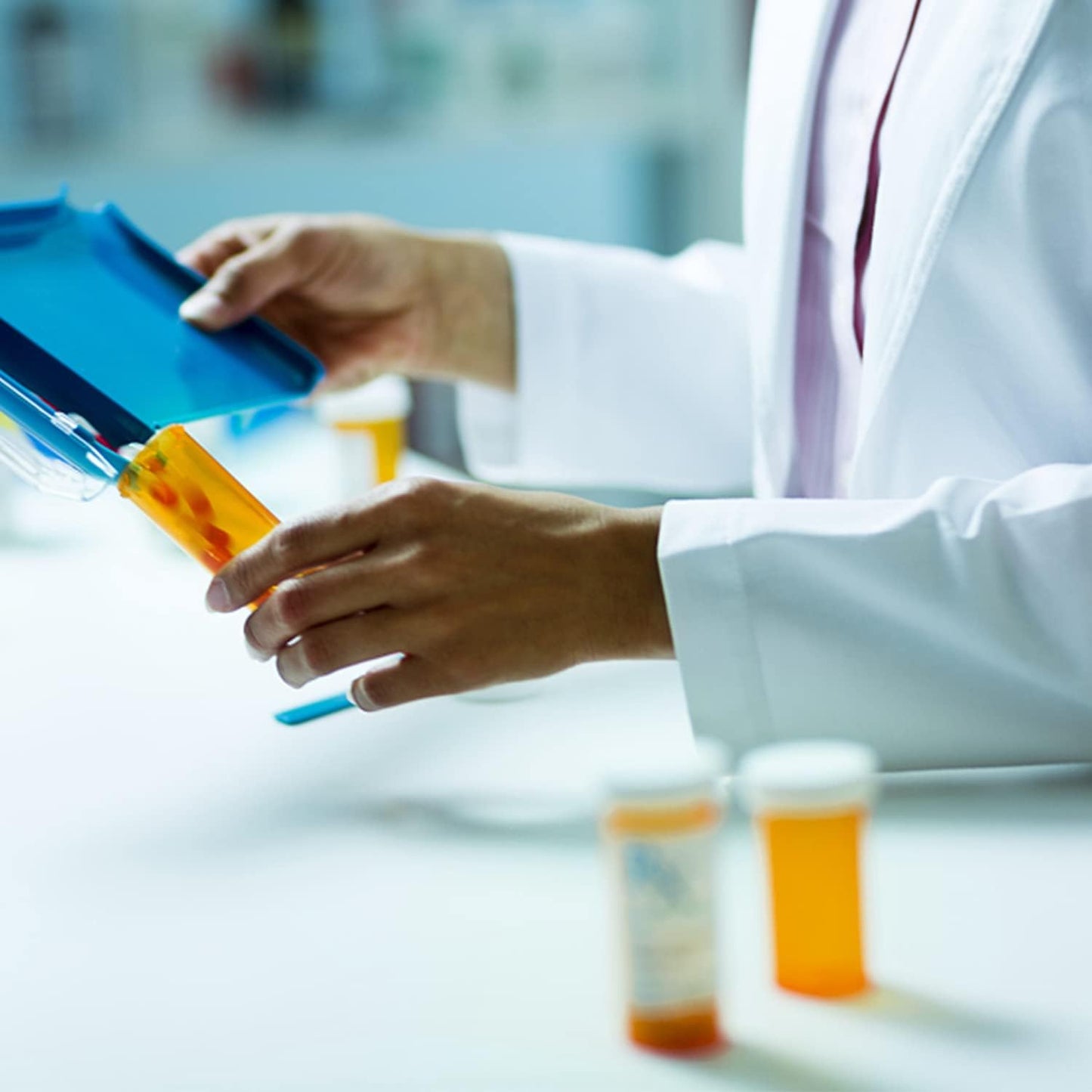 Empty Plastic Pill Bottles with Easy Open Snap Caps (Not Child Resistant), Prescription Medication Vials, Clear Containers Pill Cases Organizers (8 Dram, 12pcs)