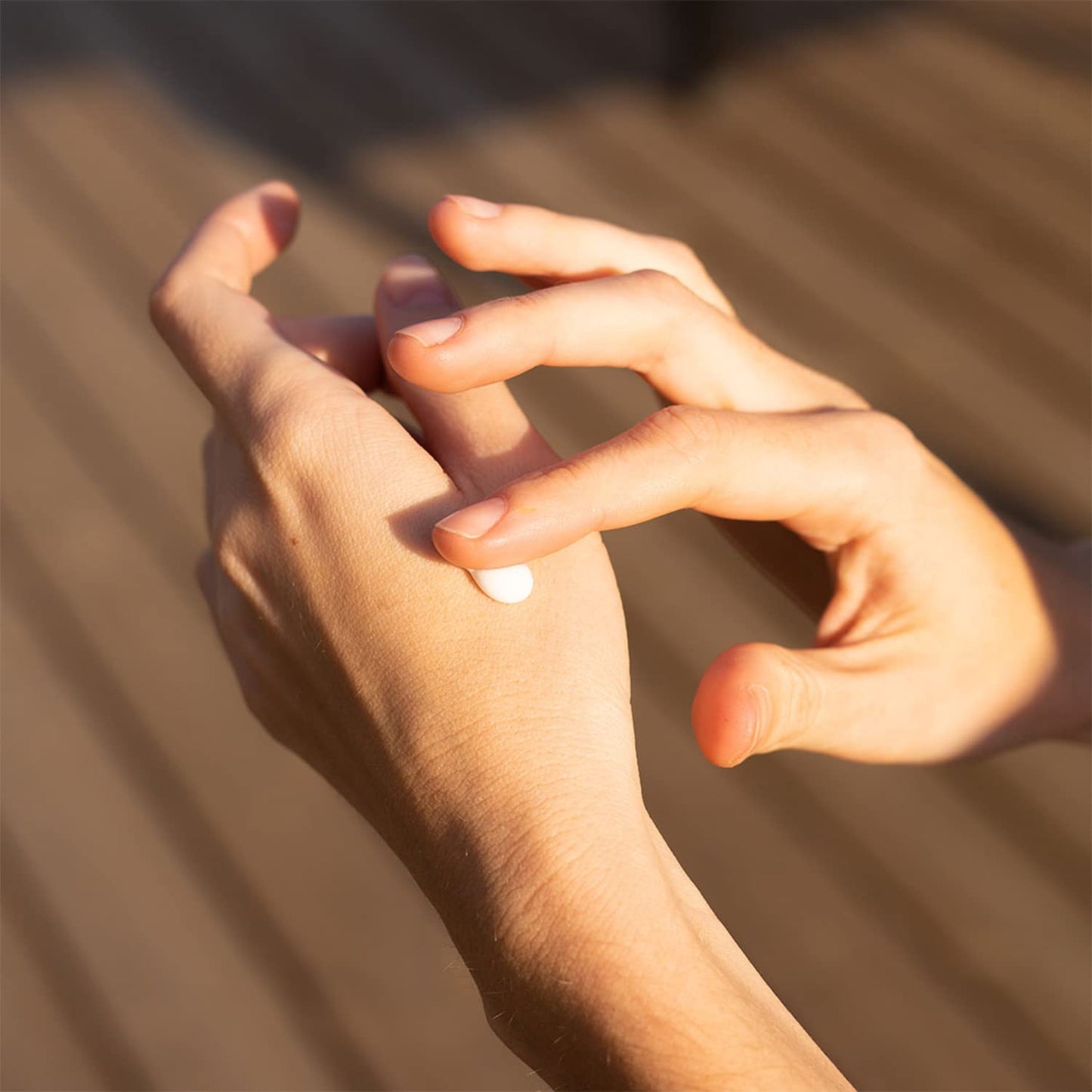 Panier des Sens - Small Hand Cream for Dry Cracked Hands – Honey Mini Hand Lotion for Dry Skin - With Shea Butter and Honey Extract - Hand Care 97% Natural Ingredients - Travel Size 1 floz