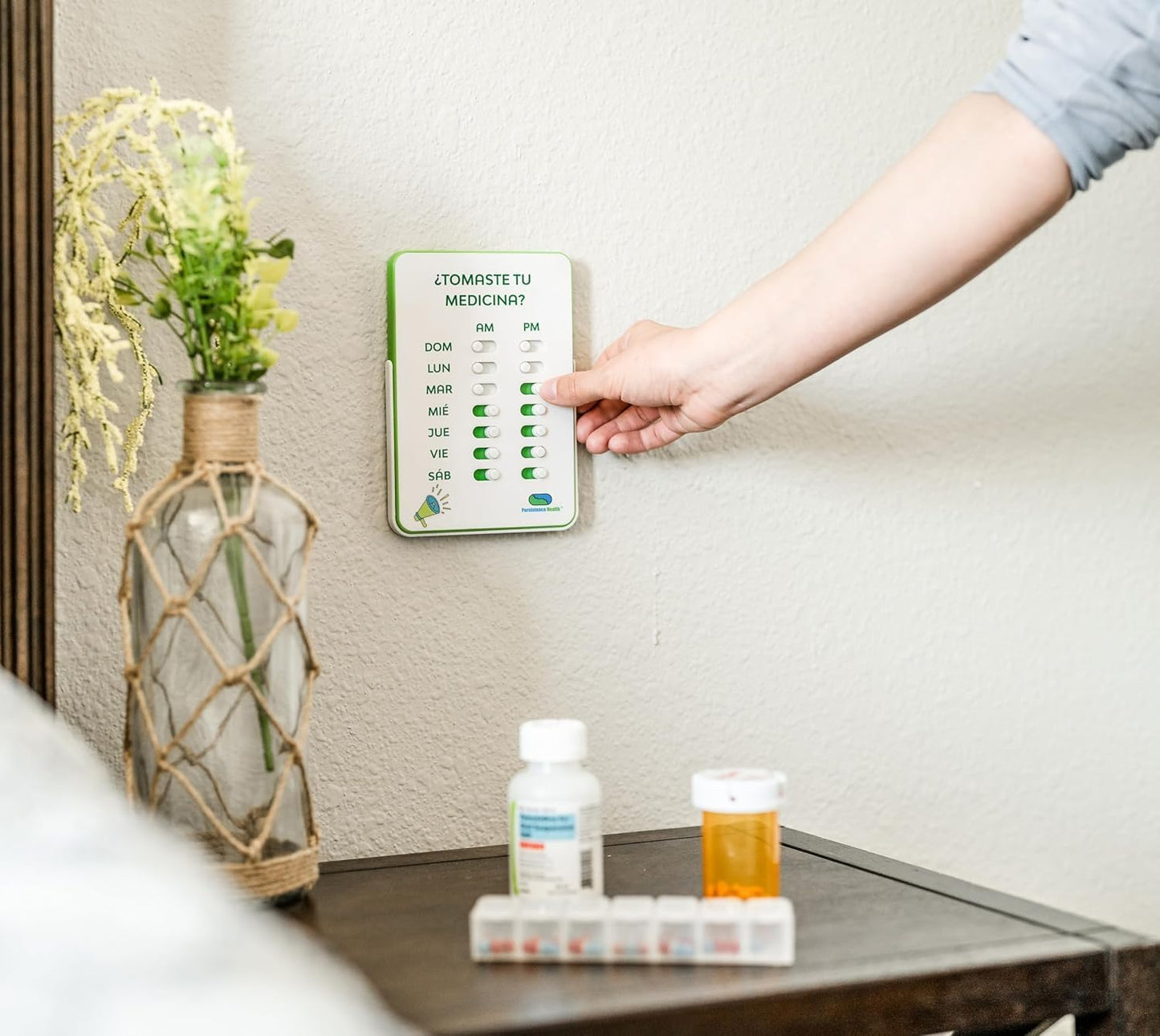 Medication Tracker & Pill Reminder | Visual Reminder Alarm | 7 Day AM PM Medication Reminder | Take and Slide | No More Second-guessing or Double-dosing | Perfect for The Elderly (Two Column Spanish)
