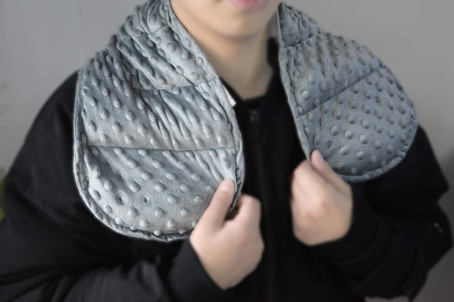 MAXTID Sensory Weighted Dual Texture Shoulder Wrap 4-Pounds for Adults