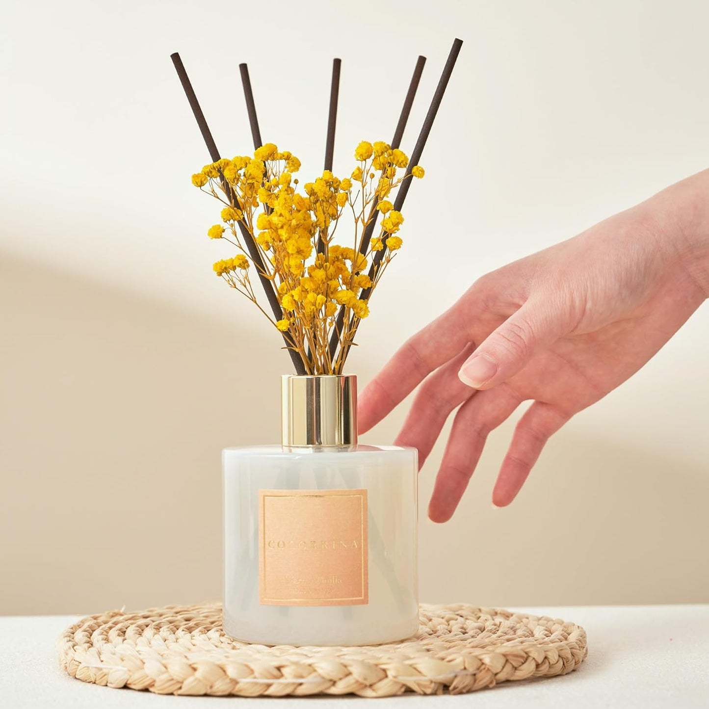 Cocorrína Reed Diffuser - Warm Vanilla Scented Diffuser with 8 Sticks Home Fragrance Reed Diffuser for Bathroom Shelf Decor