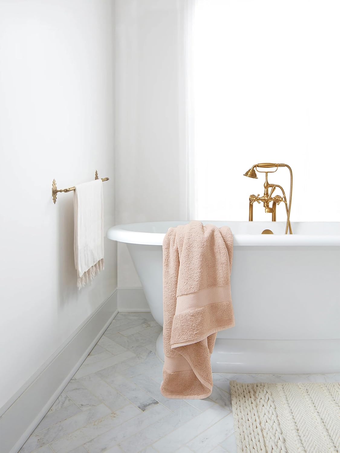 Delara Organic Cotton Luxuriously Plush Bath Towel | GOTS & OEKO-TEX Certified | Premium Hotel Quality Towels | Feather Touch Technology | 650 GSM Long Staple|Soft, Quick Dry & Ultra-Absorbent 30"x58"