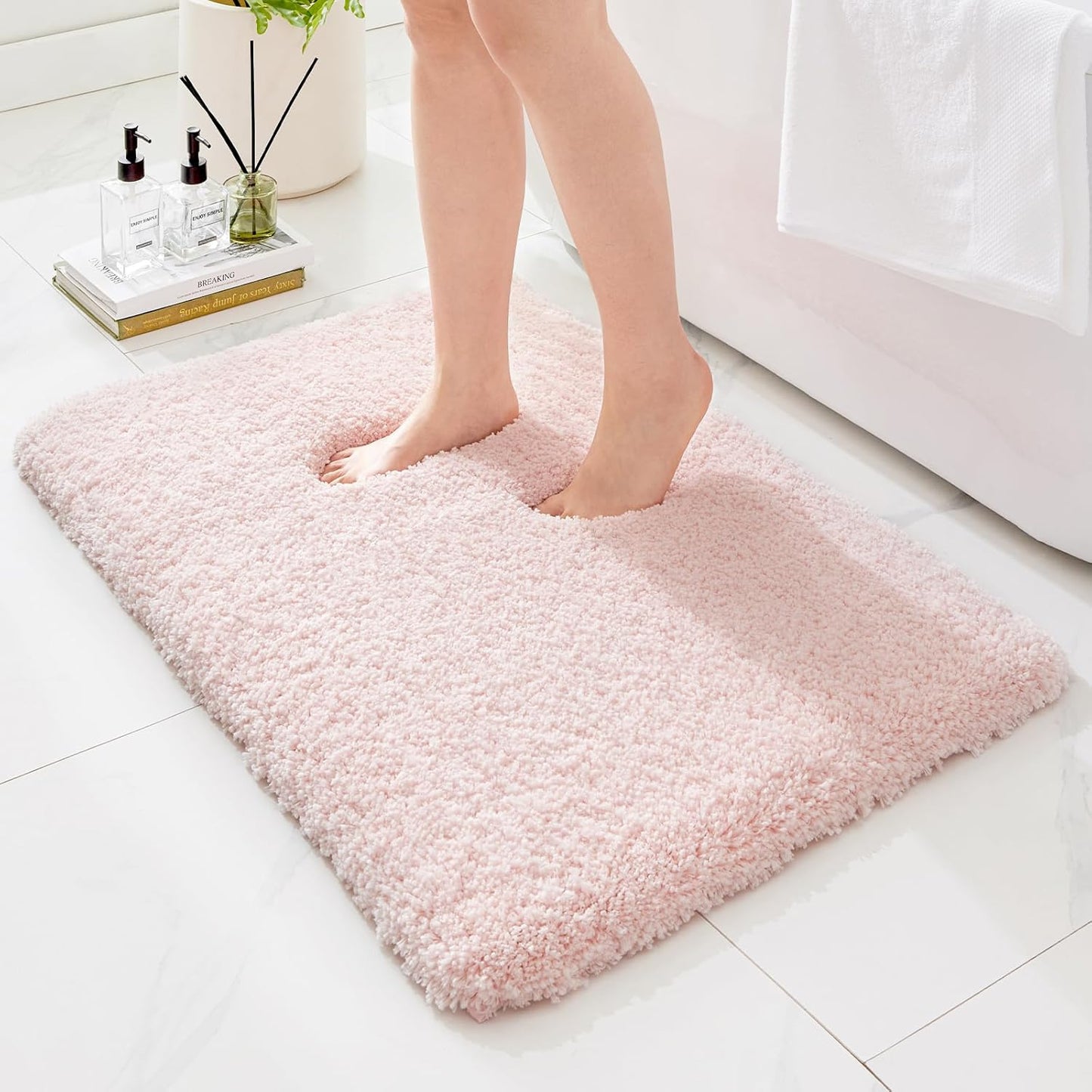 ILANGO Pink Bathroom Rugs 32" × 20" Non Slip & Super Absorbent Extra Thick Soft, Washable Bath Mat for Floor, Microfiber Plush Shaggy Bath Rug with Rubber for Bathtub Shower Room Sink