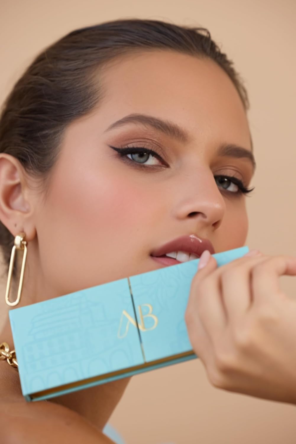 Amalfi Polish & Glowww Palette – 5-Piece Refillable Makeup Palette for Radiant Skin. Includes Highlighters, Blush, Contour & Eye Shadows - Blendable, Long-Lasting, Vegan & Cruelty-Free