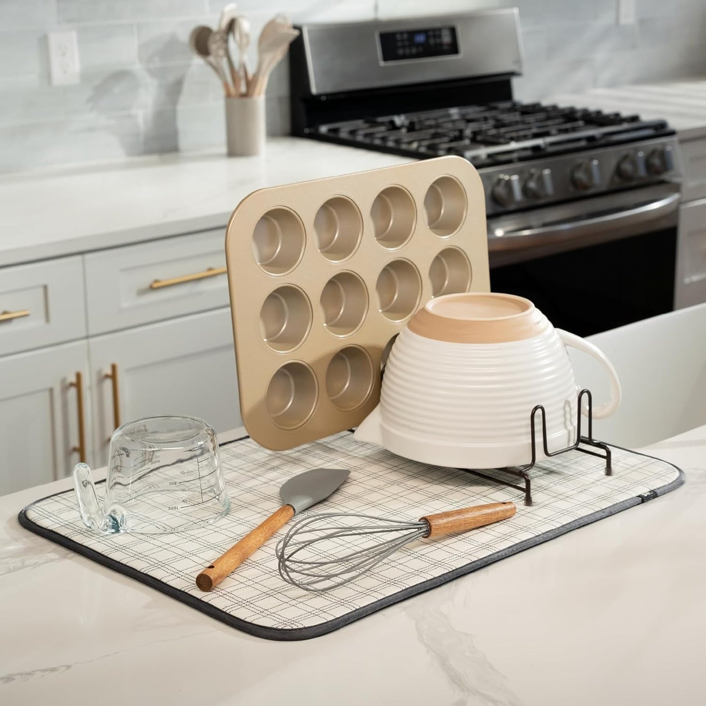 S&T INC. Dish Drying Mat XL, 18” x 24”, Absorbent Microfiber Kitchen Counter Mat, Dish Drying Pad for Dishes, Utensils, Pots and Pans, Extra Large, Stitched Plaid