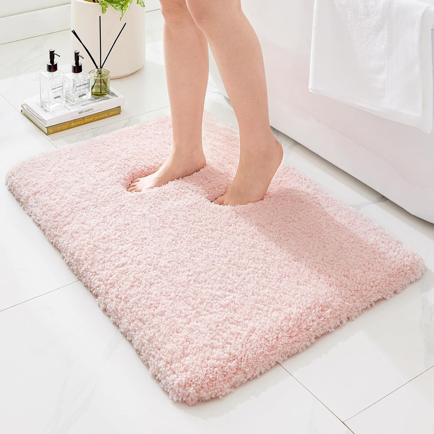 ILANGO Pink Bathroom Rugs 24" × 17" Small Non Slip & Super Absorbent Extra Thick Soft, Washable Bath Mat for Floor, Non Shedding Microfiber Plush Shaggy Bath Rug with Rubber for Bathtub Shower Sink