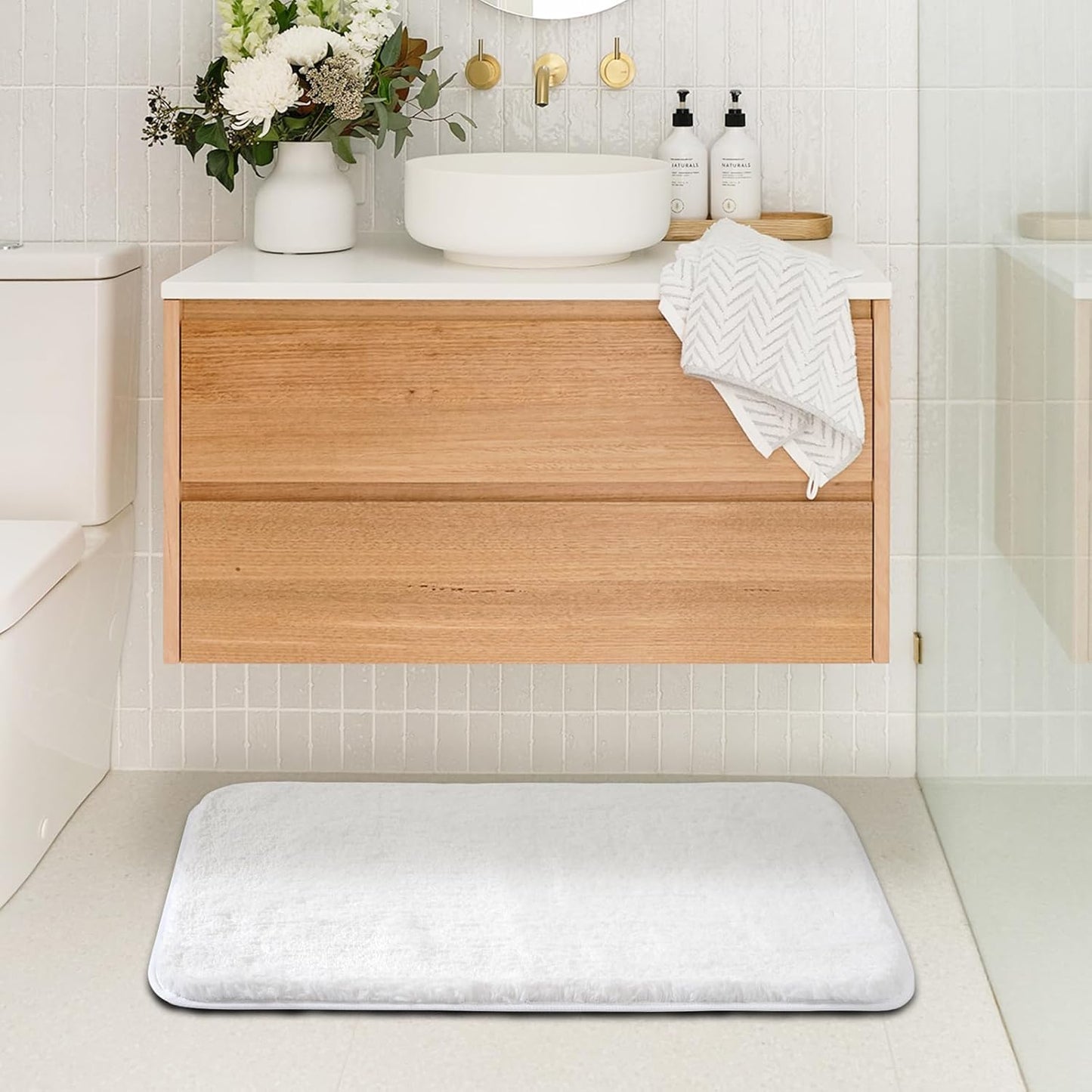 ROSMARUS Shaggy Bath Rugs for Bathroom Non Slip 20" X 32", Water Absorbent Bath Mat, Soft Shower Mat for Floor & Tub, Fluffy Plush Rug Machine Washable, White