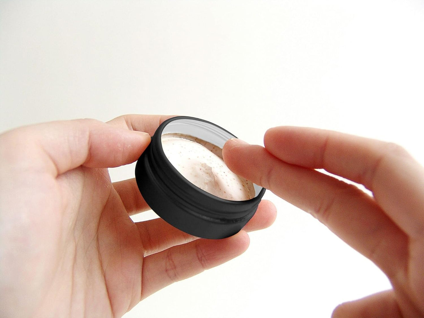 20 Pcs 0.5 Ounce Aluminum Tin Jars Containers Leak Proof Cosmetic Tin Jars Containers Round Screw Lids for Cosmetic, Salves, Balms, Lip Balm or Others, 15mL Black