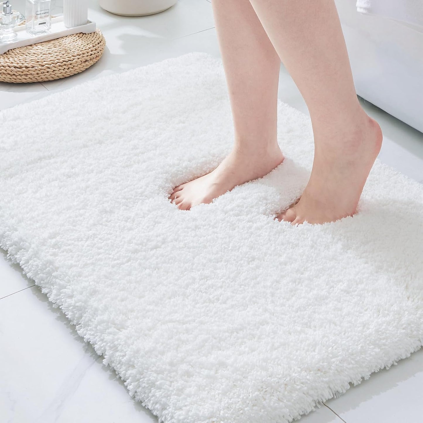 ILANGO White Bathroom Rugs 24" × 17" Small Non Slip & Super Absorbent Extra Thick Soft, Washable Bath Mat for Floor, Non Shedding Microfiber Plush Shaggy Bath Rug for Bathtub Shower Room Sink