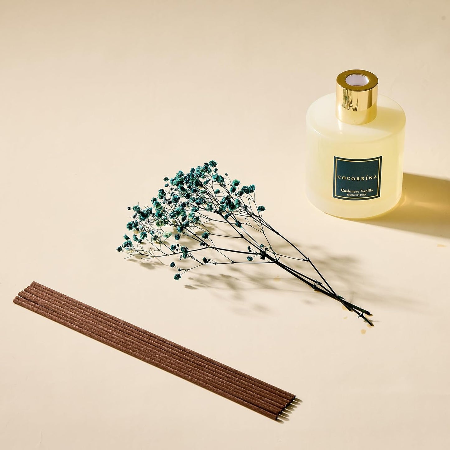 COCORRÍNA Reed Diffuser - Cashmere Vanilla 17 Fl.oz Reed Diffuser with 8 Sticks Scented Diffuser with Preserved Flowers for Bathroom Home Decor