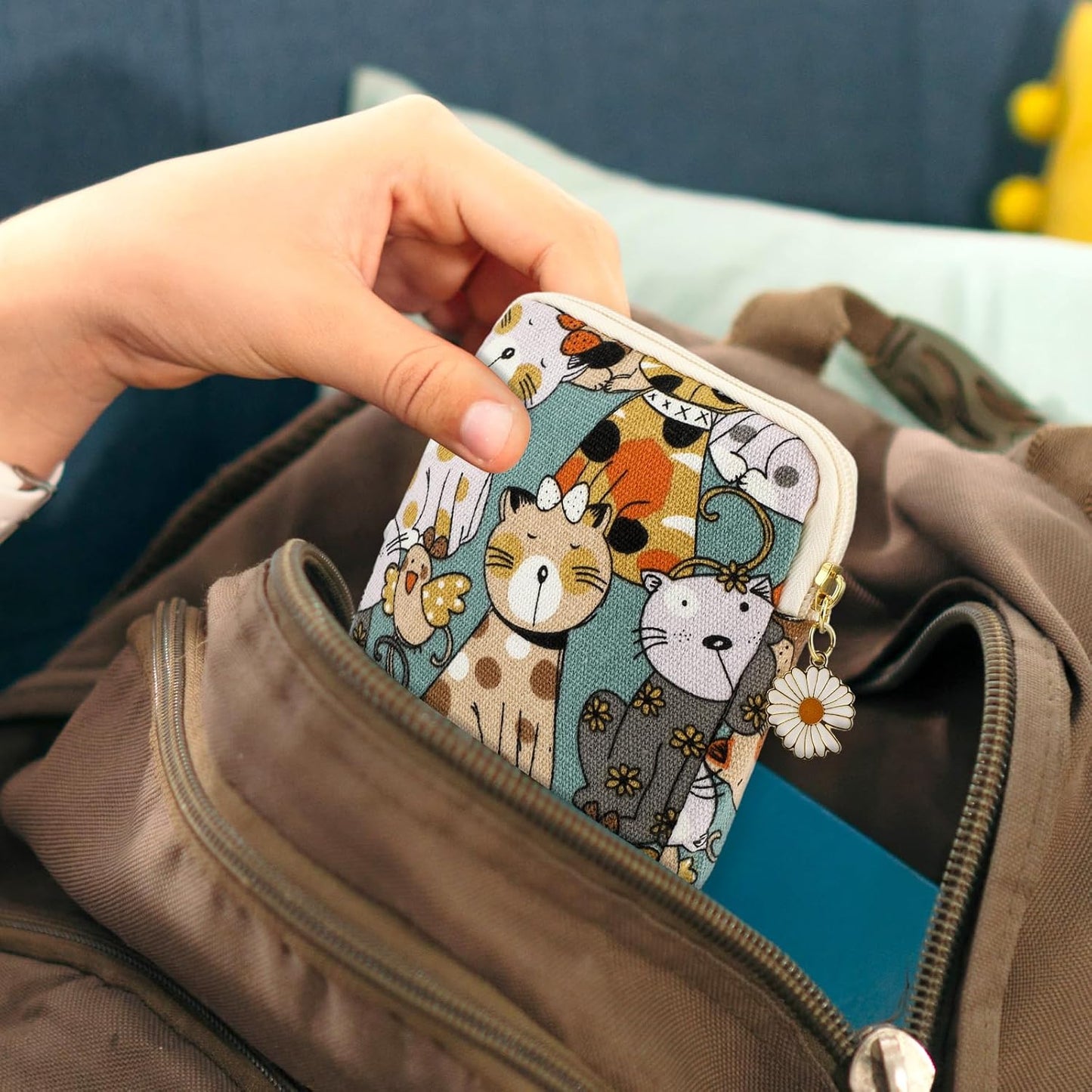 cobee 2PCS Sanitary Pad Storage Bag, Cute Sanitary Napkin Storage Purses Portable Period Bag with Daisy Zipper Panty Liner Tampon Menstrual Cup Nursing Pad Holder Pouch for Girls Women Travel(Cat)