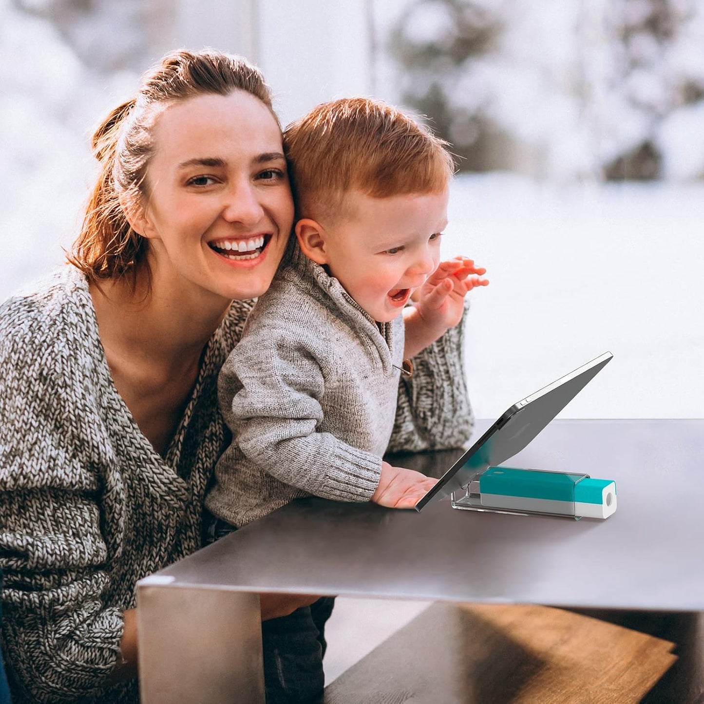 CLICK CLEAN Screen Cleaner, Fingerprint Proof Screen Cleaner Spray, All-in-One Cleaner with Microfiber and Shell for All Phones, Laptop and Tablet Screens (Blue)