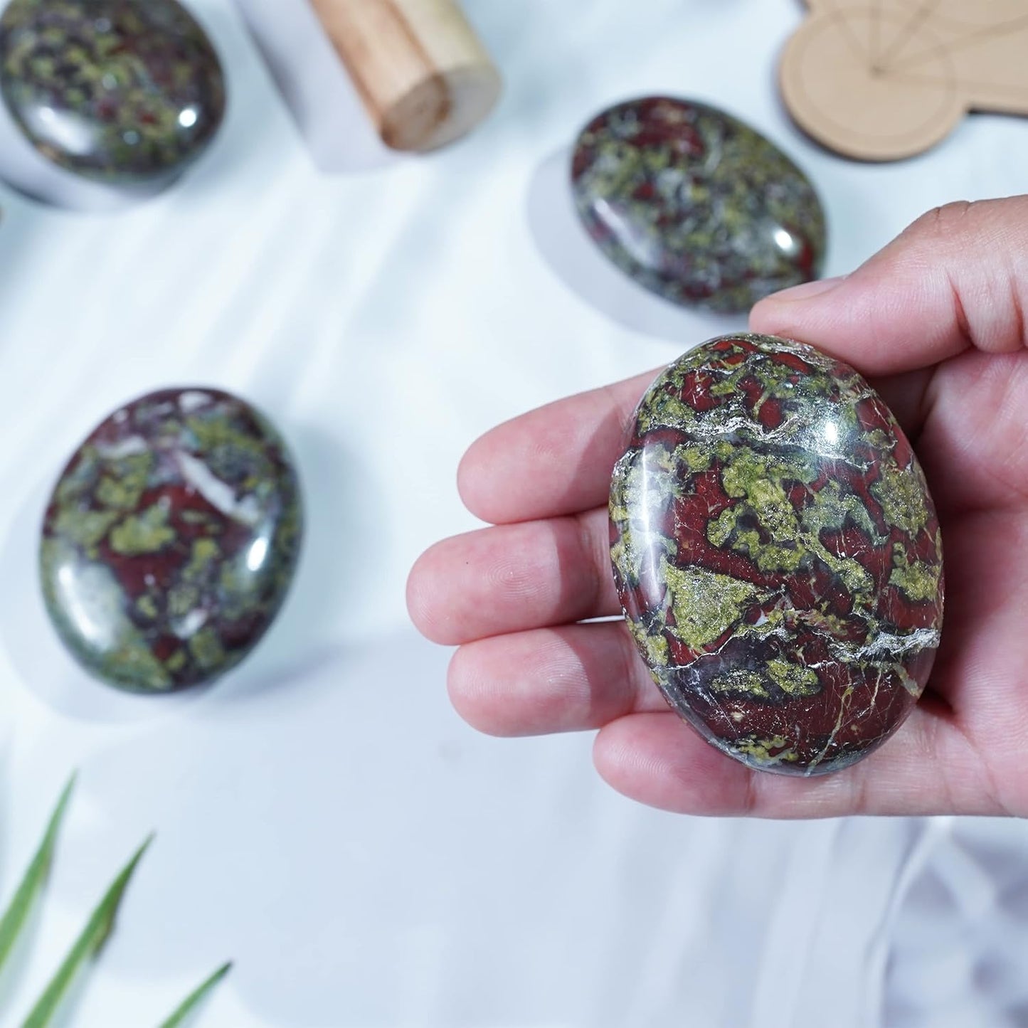 Crocon 50mm Dragon Bloodstone Large Oval Palm Stone 900+ Carats Pocket Massage Worry Stones for Natural Body Chakra Balancing Reiki Healing Stones and Crystal Grid Healing Massage Spa Energy Crystals