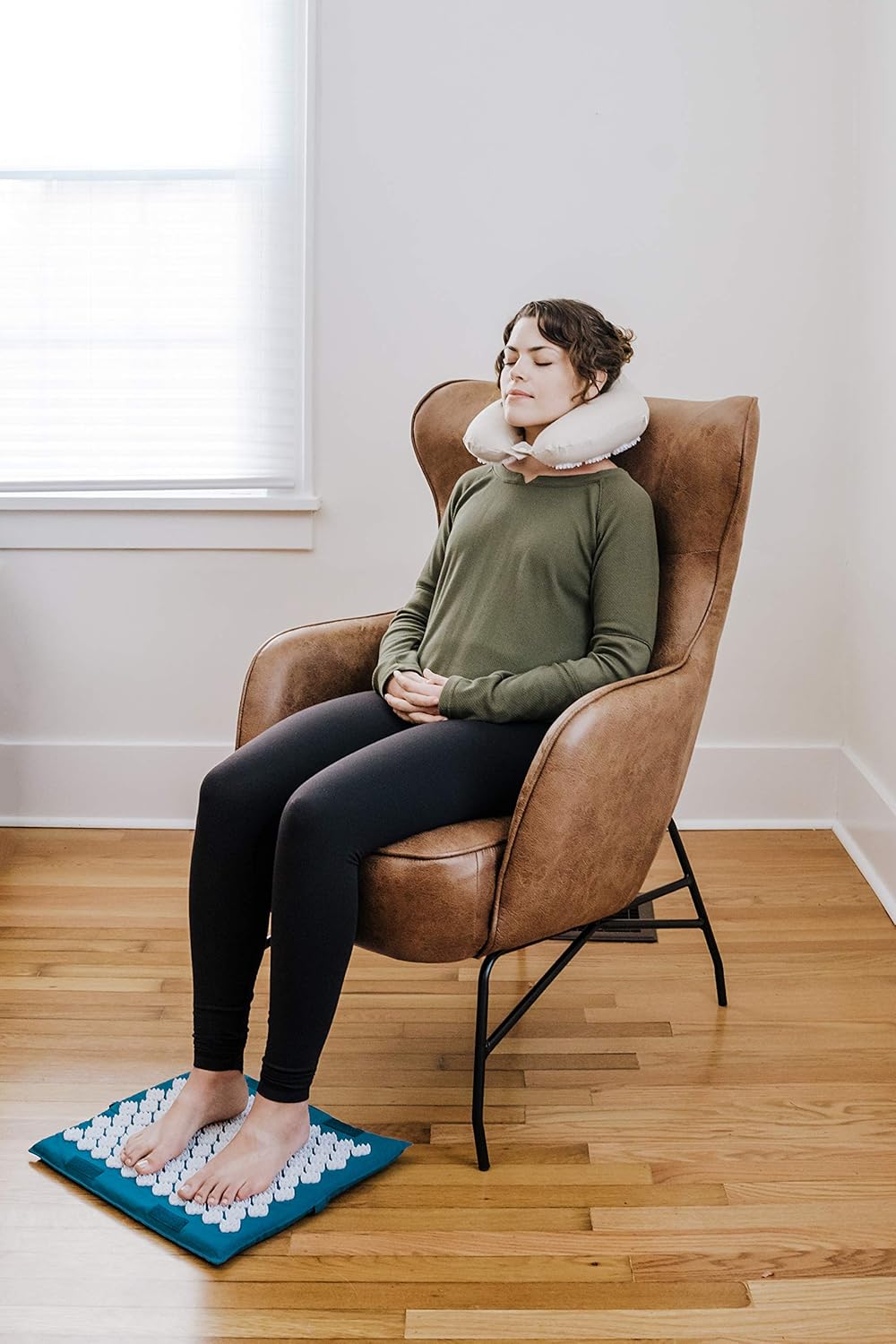 Kanjo Travel Acupressure Set | Acupressure Neck Pillow & Compact Acupressure Mat for Neck, Foot & Back Pain Relief| Travel Pillow & Travel Mat Set for Stress Relief & Relaxation