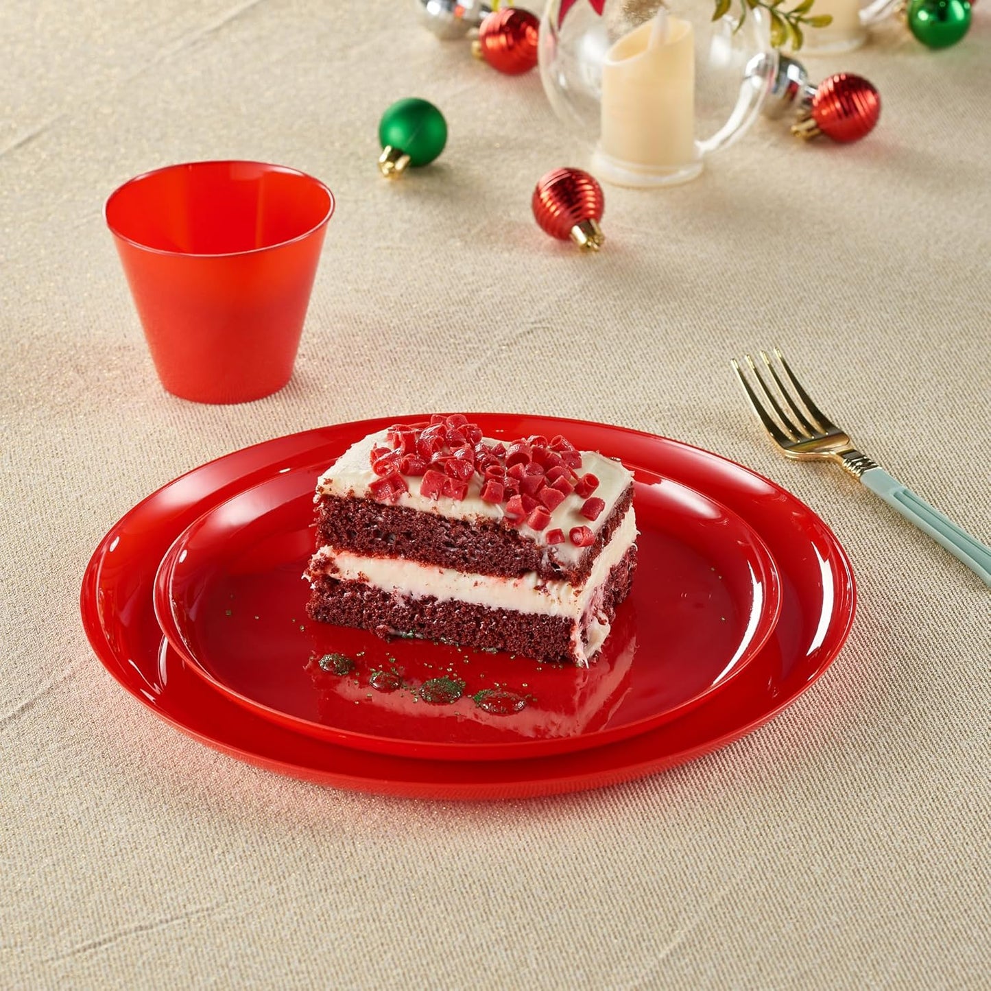 PLASTICPRO 30 Pack 8.6'' Christmass Red Plastic Party Plates Edge Collection Premium heavyweight Elegant Disposable Tableware Dishes